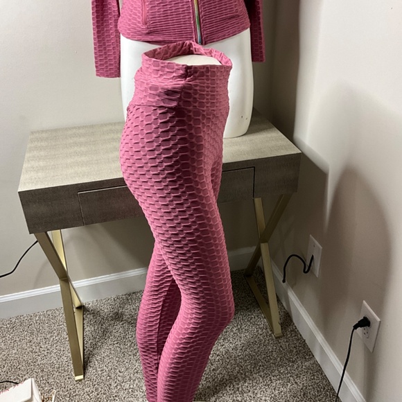 New three piece women’s athletic jogger suit. - Picture 7 of 8